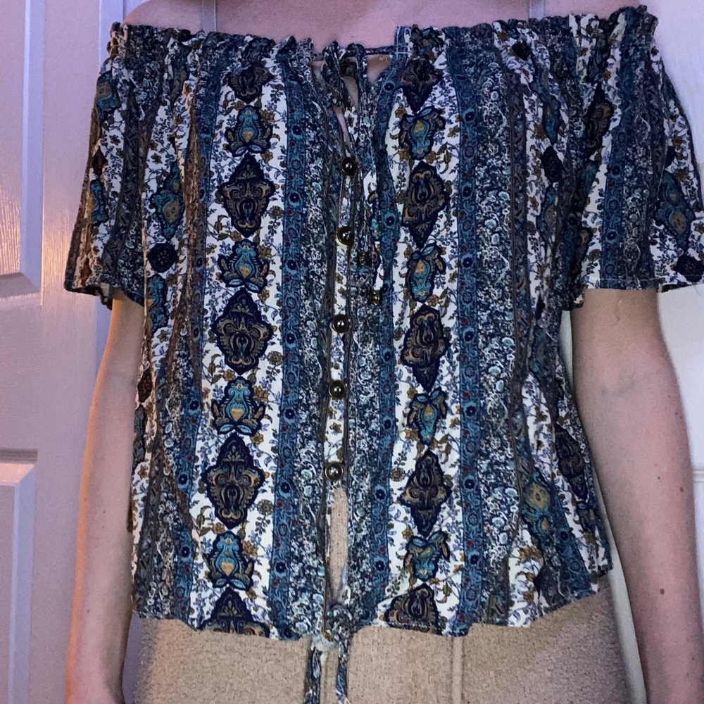 Off the shoulder keyhole top